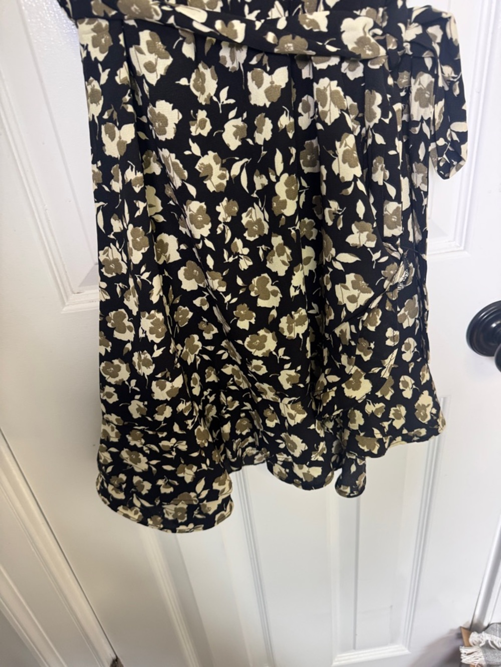 Sadie & Sage Anthro Faux Wrap Floral Mini Dress Taupe Black Boho M - Picture 5 of 7